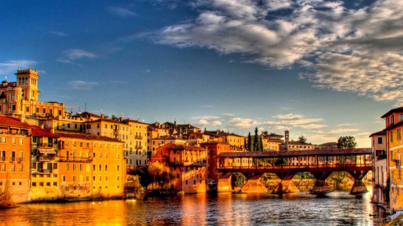 Bassano Up Apartment Mussolente Bagian luar foto